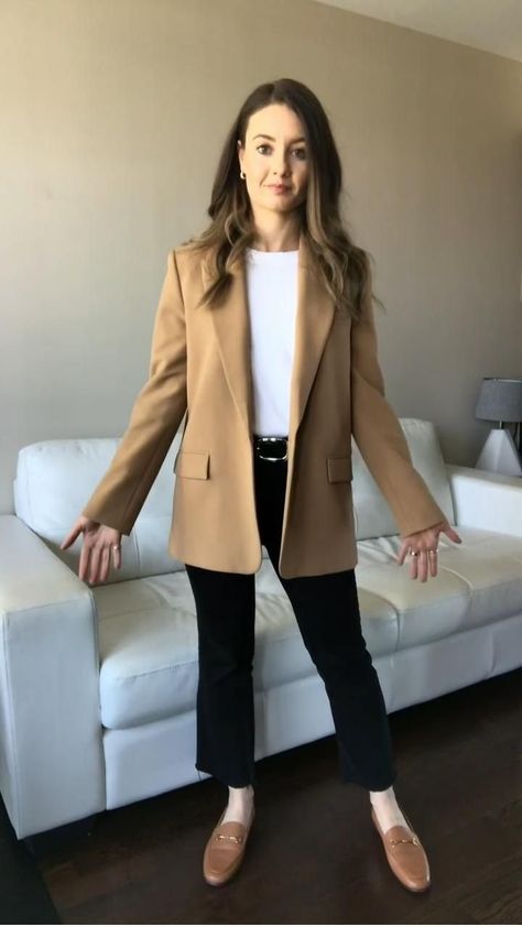 Roll Up Blazer Sleeves, Rolled Blazer Sleeves, Blue Blazer And Jeans Outfit Women, Blazer Rolled Up Sleeves, Blazer Sleeves Rolled Up, Roll Blazer Sleeves How To, Oversized Shirt Formal Outfit, Blue Formal Shirt Outfit Women, Tshirt And Blazer Outfit For Work