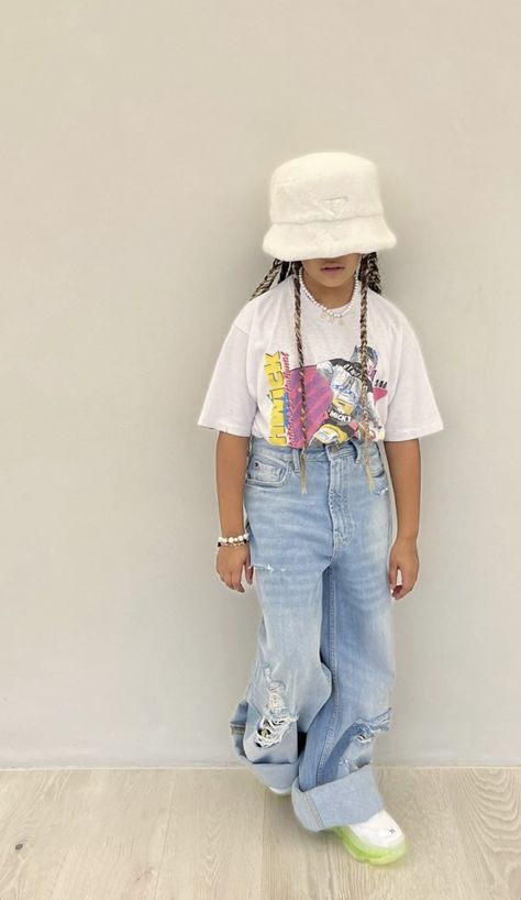 Jenn on Twitter: "North West’s fit for Chicago’s birthday🔥… " Chicago West Outfits, North West Outfits, North West Style, Kanye West And Kim, Kardashian Kids, Kim Kardashian And Kanye, Kids Outfits Girls, Cute Outfits For Kids, Streetwear Fashion Women