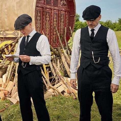 Paul Anderson Peaky Blinders, Gangster Wedding, 1920 Men, Peaky Blinders Costume, Men Street Outfit, Arthur Shelby, Estilo Gangster, Gangster Costumes, Peaky Blinders Characters