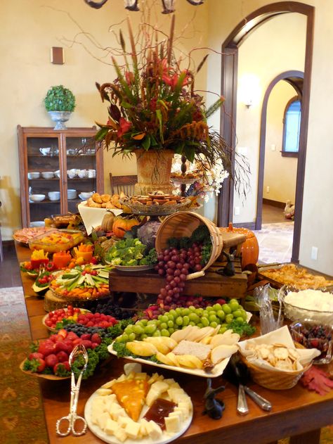 EPIC Event Design-Fall food table display Food Table Display, New Year Food, Food Display Table, Appetizer Display, Appetizers Table, Platter Ideas, Food Platter, Wedding Appetizers, Catering Display