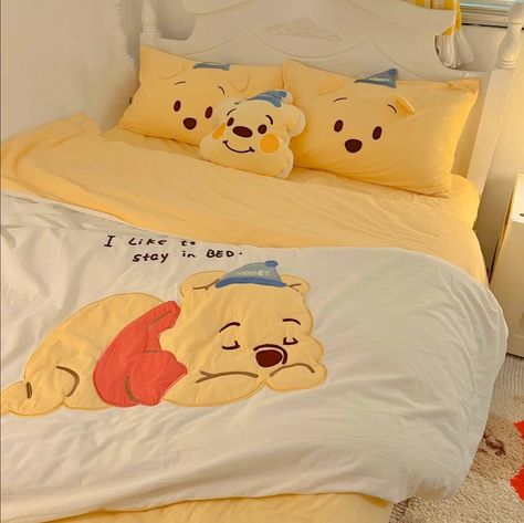 Cute Bedsheet, Winnie The Pooh Bedding, Disney Bedding Sets, Disney Bedding, Disney Room Decor, Baby Kostüm, Disney Rooms, Cute Bedding, Dekorasi Kamar Tidur