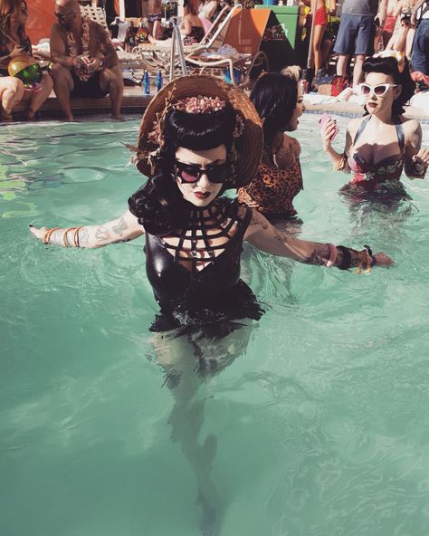 @viva.las.vegas.vlv Pool Party was great! I can say it was the best time for the last 3 years! Had so much fun with the loveliest friends… Goths At The Beach, Goth Pool Outfit, Goth Pool Party, Punk Beach Outfit, Tropical Goth Outfit, Beach Goth Aesthetic, Emo Mermaid, Goth Beach Aesthetic, Goth Pool