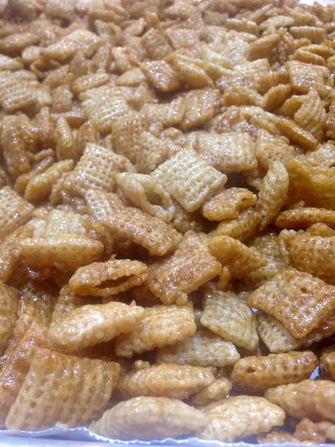 Christmas Carmel Chex Mix Recipes, Carmel Chex Mix Recipes, Carmel Snacks, Caramel Chex Mix Recipes, Rice Chex Recipes, Carmel Chex Mix Recipe, Caramel Chex Mix, Caramel Chex, Chex Mix Recipes Sweet