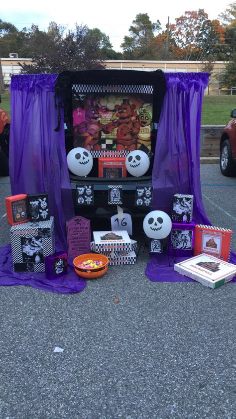 Five nights at Freddy's  trunk or treat Halloween diy Five Nights At Freddy’s Trunk Or Treat, Fnaf Trunk Or Treat, Five Nights At Freddy's Halloween, Fnaf Halloween, Trunk Or Treat Halloween, Fnaf Cake, Trunk Or Treat Ideas, Halloween Trends, Car Decorations