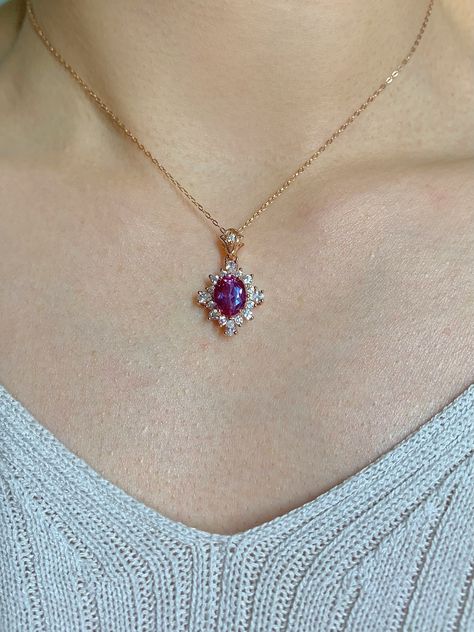 Alexandrite Necklace, Alexandrite Jewelry, Crystals Necklace, Bling Ring, Book Jewelry, Turkish Jewelry, Necklace Crystal, Pinterest Outfits, Fancy Jewelry