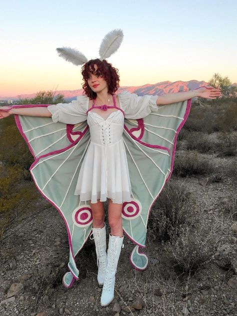 Luna Moth Costume, Moth Costume, Snail Costume, Bug Costume, Fair Outfits, Whimsical Halloween, Halloween Costume Outfits, Smart Auto, Luna Moth