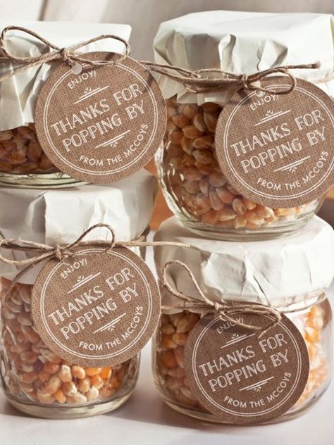 edible wedding favors with popcorn Popcorn Favors, Inexpensive Wedding Favors, Wedding Favors And Gifts, Boda Diy, Cheap Favors, Wedding On A Budget, Edible Wedding Favors, Wedding Favors Cheap, Fiesta Baby Shower