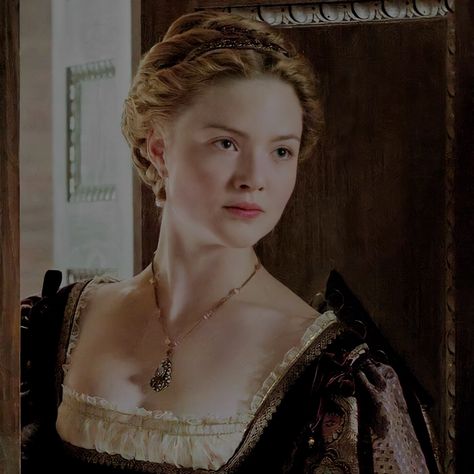 helga hufflepuff ຊ 𝙙𝙞𝙯𝙩𝙝𝙚𝙢𝙤𝙣𝙨𝙩𝙚𝙧 Hufflepuff Girl, Alyssa Targaryen, Helga Hufflepuff, Lannister House, Hogwarts Founders, Harry Potter School, Holliday Grainger, Tela Iphone, Lucrezia Borgia