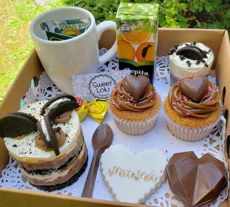 Box Dulce, Choco Box, Doctor Cake, Breakfast Gift, Elegant Birthday Cakes, Dessert Boxes, Charcuterie Recipes, Baking Business, Sweet Box