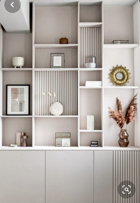 Living Room Storage Wall With Doors, Living Shelves Ideas, Bedroom Shelves Design, Bookshelves Interior Design, Decorative Storage Ideas, All White Interior House, Book Cabinet Design, Library In Living Room, Built In Display Cabinet