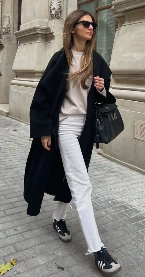 2024 Capsule Casual Wardrobe: Timeless Elegance Meets Modern Chic Parisian Chic Winter Outfits, Fall Paris Style, Nyc Street Style 2024, Casual Chic Outfit Fall 2024, Black And White Sneakers Outfit, Timeless Winter Outfits, Outfits For San Francisco, Black And Cream Outfits, Minimal Chic Winter