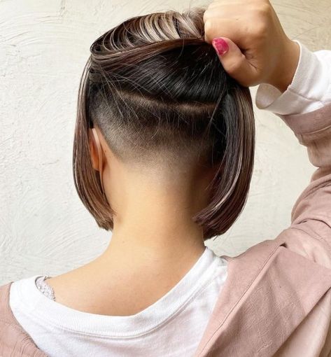 Undercut Bob for Thick Hair Shaved Bob, Undercut Hairstyles Women, Undercut Bob, Undercut Long Hair, Undercut Designs, Undercut Styles, Nape Undercut, Shaved Undercut, Undercut Women