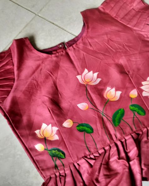 Mother Daughter Duo blouse for navaratri 💃 . . . Navaratri, fabric Painting, blouse, handpainted, handpainted blouse, navaratri outfits, Navratri chaniya choli, kids chaniya choli, painting, spread happiness, spread colors, urjart Navaratri Outfits, Navratri Chaniya Choli, Chaniya Choli, Fabric Painting, Mother Daughter, Hand Painted, Fabric, Quick Saves, Clothes