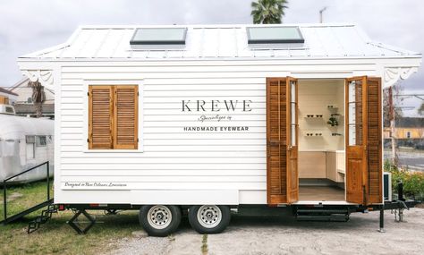 This Celeb-Loved Sunglass Brand Built a Tiny House On Wheels Mobile Fashion Truck, Foodtrucks Ideas, Mobile Beauty Salon, Mobile Coffee Shop, Mobile Spa, Small Tiny House, Tiny Shop, Mobile Store, Building A Tiny House