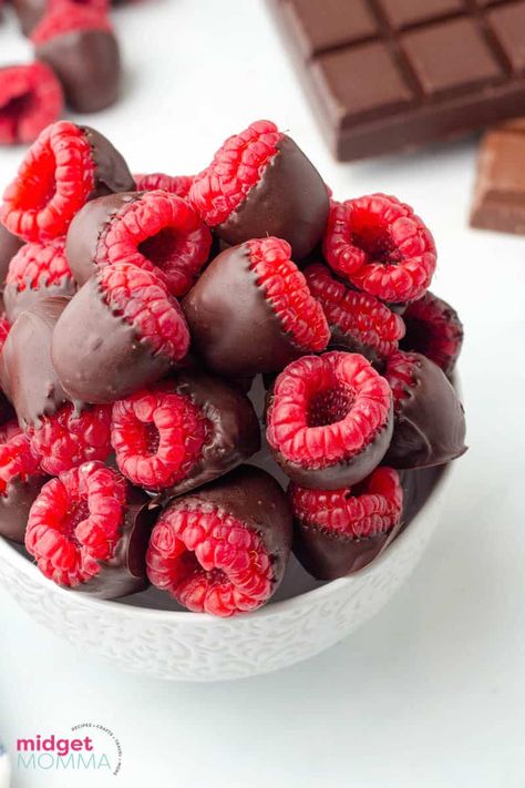 Chocolate Covered Raspberries, Chocolate Covered Desserts, Chocolate Dipped Fruit, Chocolate Covered Fruit, Raspberry Recipes, Chocolate Covered Treats, Dessert Aux Fruits, Dessert Chocolate, Healthy Treat