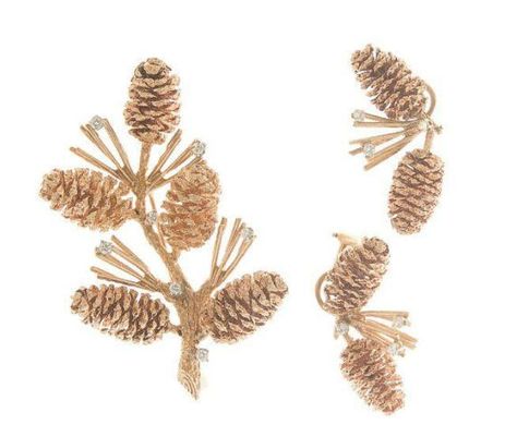 A Set of 14k Gold and Diamond Pine Cone Jewelry – Brooch and Ear Clips Pine Cone Jewelry, Jewelry Vault, Thanksgiving Cornucopia, Ear Clips, Pine Cone, Gold Jewelry Fashion, Pine Cones, My Jewellery, Gold Jewelry