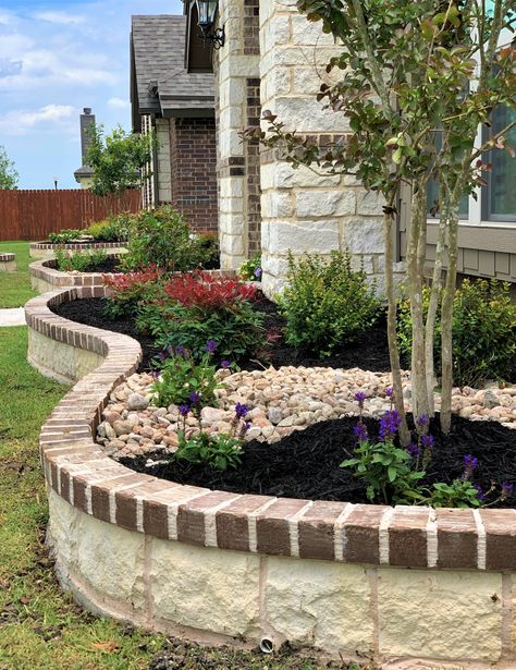 Stone Flower Beds, Easy Garden Ideas, Landscape Bricks, Dream Garden Backyards, Front Lawn Landscaping, Garden Paradise, Stone Landscaping, Front Garden Landscape, Simple Garden