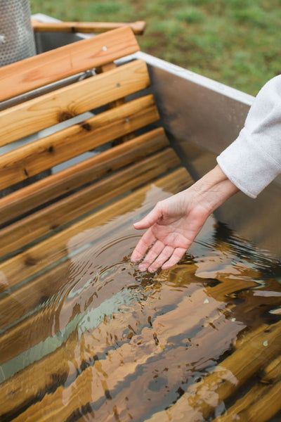 Wood Burning Hot Tub, Wood Bathtub, Japanese Soaking Tubs, Wood Heat, Outdoor Tub, Heat Pump System, Japanese Water, Plumbing Installation, Hot Tub Outdoor