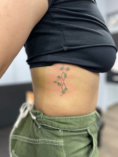 Poison Ivy Tattoo Ideas Dc Comics, Harlivy Tattoo, Harley Quinn Tattoo Ideas For Women, Harley Quinn X Poison Ivy, Tattoo Harley Quinn, Harley Quinn Tattoos, Mummy Tattoo, Poison Ivy Tattoo, Tattoo Memorial