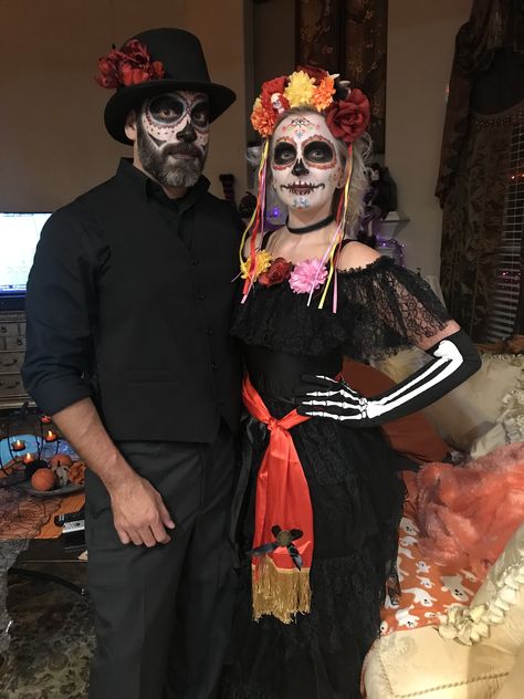 Mariachi Couple Costume, Day Of Dead Couple Costume, Day Of The Dead Outfit Men, Sugar Skull Makeup For Men With Beards, Dia De Los Muertos Family Costume Ideas, Catrina Couple Costume, Day Of The Dead Makeup Couples, Day Of The Dead Makeup Men Beard, Catrin Costume Men