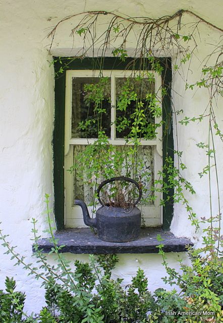 Thatched Cottage Window In Bunratty Folk Park, Ireland Irish Countryside Cottage, Old Cottage Exterior, Ireland 1800s, Ireland Aesthetic Irish Cottage, Portal Window, Irish Garden, Cottage Windows, Irish Country, Irish Cottage