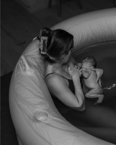 How can a birth story be compressed into a few slides? The answer is, it’s impossible – and that’s OK. But these images may give you some glimpses into the beauty of this peaceful home birth. This Mama birthed her baby in her own arms, in her home, and I’m still in awe of her strength and resilience. If you want your birth story documented, I’d love to chat with you. Oh, and stay tuned for more photos from this beautiful hands-off birth. . . . #liveauthentic #baby #birthphotographyperth ... Home Birth Vision Board, Home Birth Photography Water, Birth Pictures Pushing, Home Birth Decor, Birth Moodboard, Raw Birth Photography, Birthing Center Birth, Home Birth Aesthetic, Natural Birth Photos