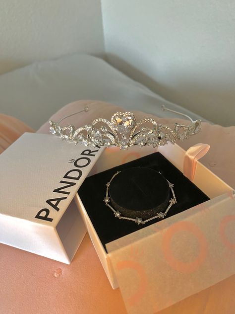 Pandora Stargirl Bracelet, Star Pandora Bracelet, Pandora Star Bracelet, Tiara Aesthetic, Heart Tiara, Pandora Star, Pandora White, Pandora Bracelet Designs, Antlers Decor