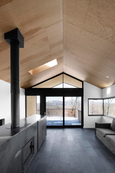 Bolton Residence by Nature Humaine More Plywood Ceiling, Plywood Interior, Chalet Design, Plywood Walls, Wooden Ceiling, Hus Inspiration, Design Del Prodotto, Wood Ceilings, My New Room