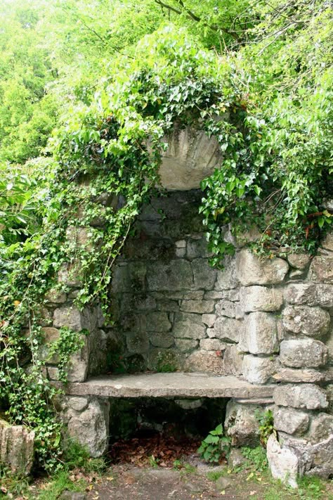 garden  stone fence seat.  Realitically, I will probably never do this. Still totally bad @$$, though! Secret Escapes, Garden Vines, Small Backyard Gardens, Stone Bench, Garden Borders, Garden Seating, Cool Ideas, Old Stone, Garden Structures