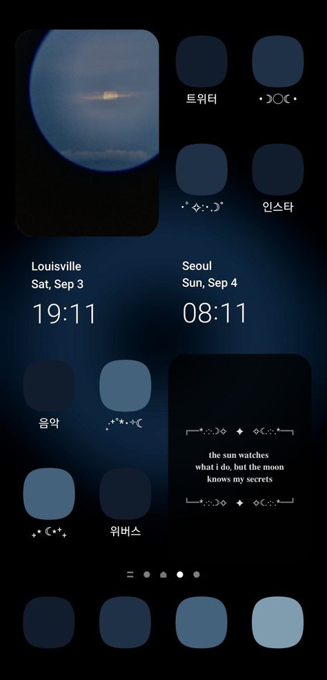 Moon Theme Homescreen, Cool Iphone Theme, Dark Blue Widgetsmith Aesthetic, Iphone Layout Dark Blue, Navy Blue Iphone Theme, Dark Mode Homescreen Layout, Dark Blue Ios 16 Wallpaper, Moon Themed Phone Layout, Dark Layout Aesthetic