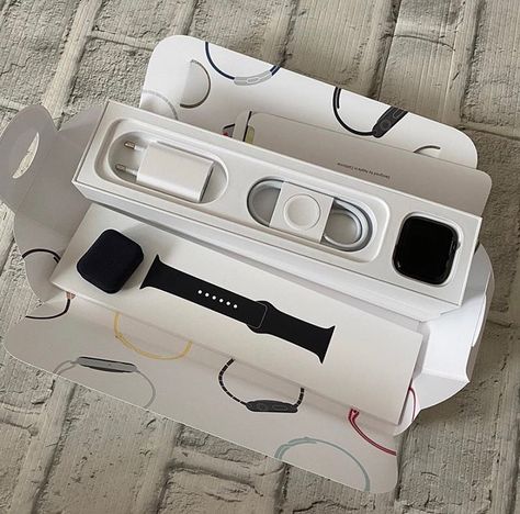 Apple Watch Fresh on Instagram: “Series 5 unboxing  Photo @07.29y” Apple Watch Unboxing, Harry Potter Iphone Wallpaper, Electric Product, Harry Potter Iphone, Aesthetic College, Apple Watch Series 5, Watch Gift Box, Smart Watch Apple, Fotos Goals