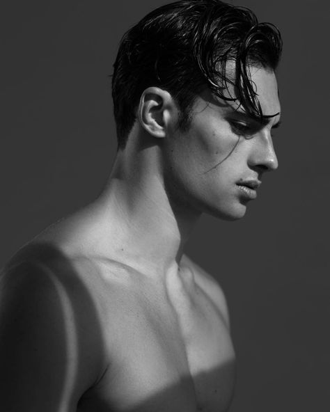 Elliott Meeten strikes a pose. Male Portrait Poses, Jon Kortajarena, Francisco Lachowski, Men Photography, David Gandy, Model Face, Side Profile, Beauty Standards, Photography Poses For Men