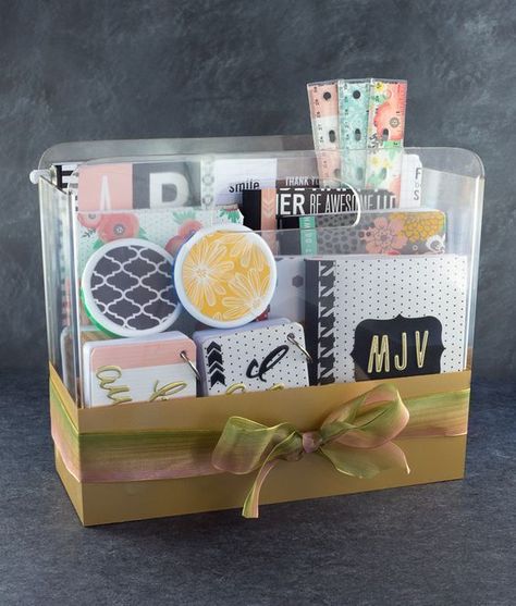 Escuela Diy, Newborn Gift Basket, Homemade Gift Baskets, For Boyfriend, Presente Diy, Anniversaire Diy, College Diy, College School Supplies, School Supplies Organization