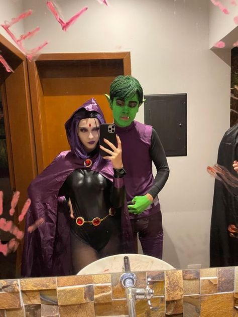 Robin And Raven Halloween Costume, Raven And Starfire Costume Couple, Stargirl And Raven Costume, Halloween Pfp Matching Boy X Boy, Beast Boy Raven Costume, Raven And Beastboy Couple Costumes, Raven And Beastboy Titans Costume Halloween, Raven And Robin Costume, Raven And Beat Boy Costume