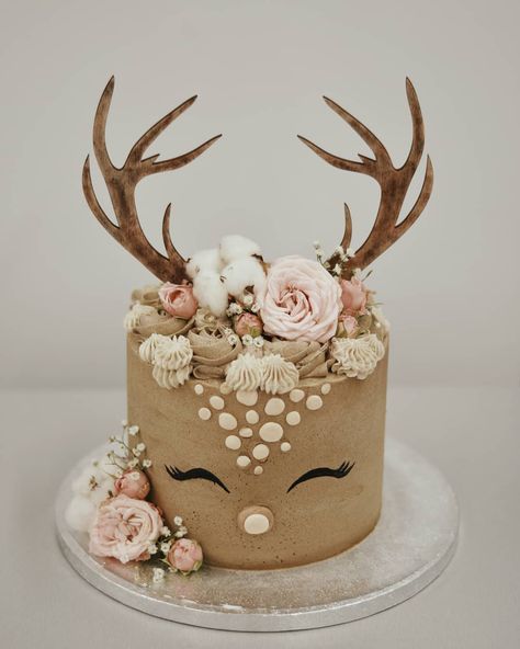 Emazing Creations on Instagram: “I wanted to keep this cute Bambi cake 😍  I was struggling to decide whether I should do a baby deer cake topper or a baby deer cake. I'm…” Tort Special, Torturi Baby Shower, Γενέθλια Mickey Mouse, Pineapple Birthday Party, Reindeer Cakes, Deer Cakes, Jul Mad, Pineapple Birthday, Animal Cakes