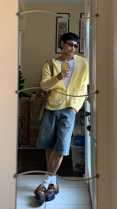 Yellow Cardigan Outfits, Ootd Aesthetic, Cardigan Outfit, Mens Trendy Outfits, Yellow Cardigan, Street Fashion Men Streetwear, Guys Clothing Styles, Mens Outfit Inspiration, Mens Fashion Streetwear