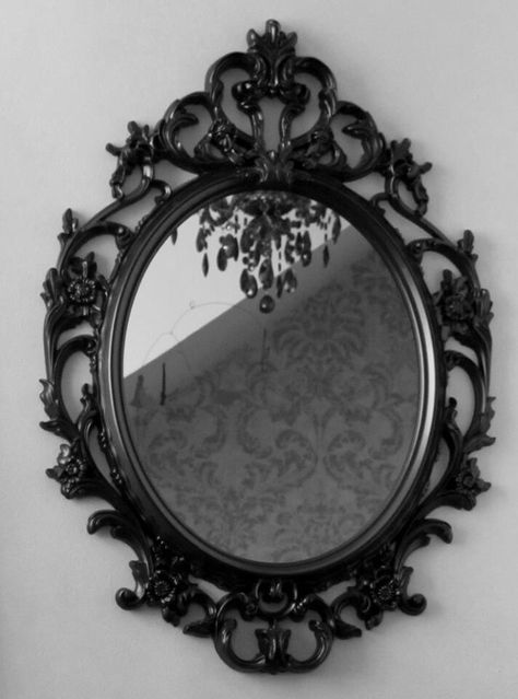 Cool gothic mirror Ornate Black Mirror, Black Ornate Mirror, Diy Gothic Mirror, Gothic Dressing Room, Black Mirror Aesthetic, Diy Round Mirror, Emo Room, Goth Houses, Gothic Mirror