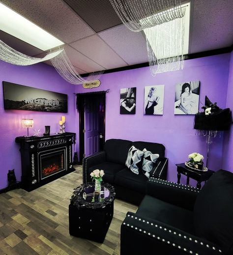 Purple Walls Black Trim, Purple Salon Ideas, Purple Nail Room Ideas, Purple Lash Room Decor, Purple Beauty Room, Purple Nail Tech Room, Purple Hair Salon Decor Ideas, Goth Nail Salon, Purple Nail Room