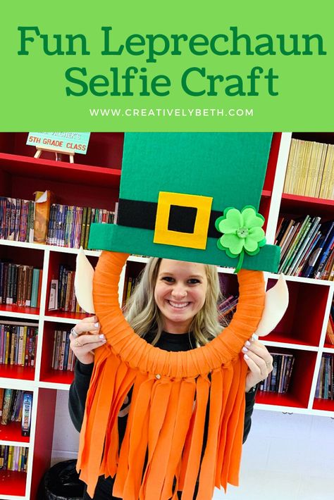 Create a Playful Leprechaun Wreath for a Magical Photo Booth, a St. Patrick's Day DIY by Creatively Beth #leprechaun #craft #photobooth #stpatricksday San Patrick Day, Sant Patrick, Irish Dinner, St Patricks Decorations, Americana Paint, Fete Saint Patrick, St Patric, St Patricks Crafts, St Patricks Day Crafts For Kids