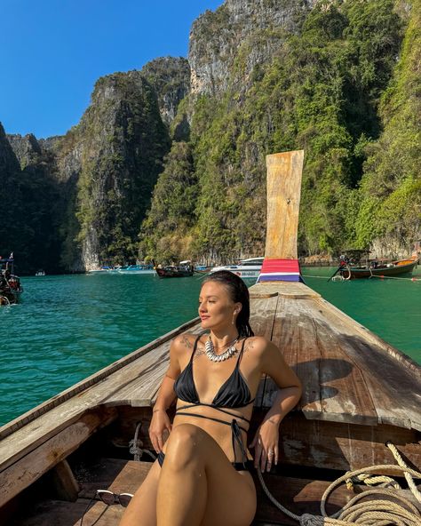 📍 Phi Phi Islands, Thailand 🇹🇭 . . . #boattour #longtail #thailand #phiphiisland #pileehlagoon #thailandtravel #thailandadventures #travelgirlsgo Phi Phi Island Aesthetic, Thailand Photo Inspiration, Phillipines Travel Aesthetic, Krabi Aesthetic, Bali Instagram Pictures, Phuket Photo Ideas, Island Photo Ideas, Thailand Photo Ideas, Phuket Thailand Aesthetic