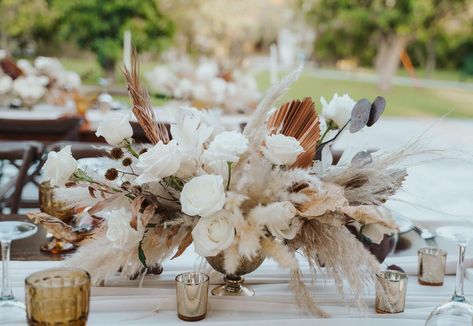 Boho Floral Centerpieces, Boho Chic Wedding Centerpieces, Boho Table Centerpieces, Dried Flower Centerpieces, Round Table Centerpieces, White Floral Centerpieces, Round Table Decor, Wedding Tropical, Wedding Aesthetics