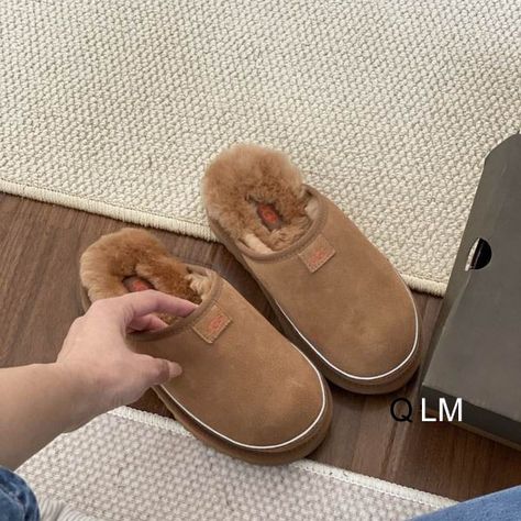 Interested in this product? Reach out to me on WhatsApp at +8618059578012 and let's discuss how it can meet your needs. I'm Low Uggs, Warm Slippers, Fur Slippers, Casual Slippers, Mustard Seed, Fur Slides, Designer Boots, Winter Casual, Platform Boots