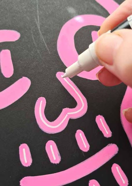 How to Paint a Fake Neon Lights Sign | TIKTOK ART DIY TREND | Now thats Peachy How To Draw A Neon Sign Effect, Neon Lettering Drawing, Painted Neon Letters, Neon Lettering Painting, Drawing Neon Lights, How To Do Neon Lettering, Posca Black Paper, Fake Neon Sign Painting, How To Make Neon Letters