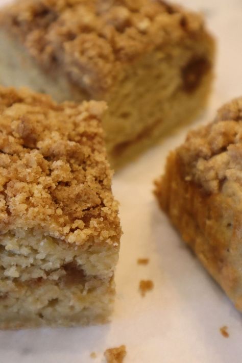 Applesauce Coffee Cake Recipe Applesauce Coffee Cake, Cinnamon Crumb Cake, Homemade Coffee Cake, Banana Coffee Cakes, Streusel Cake, Banana Coffee, Cake Homemade, Coffee Cake Recipe, Homemade Coffee