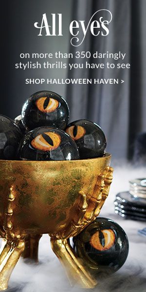 The Scare at Herald Square: Grandin Road Halloween Shop opens at Macy's NYC - Grandin Road Blog Grandin Road Halloween Diy, Grandin Road Halloween, Glam Halloween, Elegant Halloween Decor, Halloween School Treats, Magical Halloween, Halloween Products, Mantel Decorating, Fairy Halloween Costumes