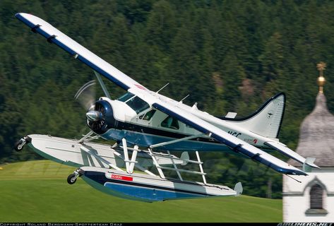 Photos: De Havilland Canada DHC-2 Beaver Mk1 Aircraft Pictures | Airliners.net De Havilland Beaver, Dehavilland Beaver, Bush Flying, Plane Float, Sea Planes, Flying Ship, Bush Plane, Sea Plane, Airplane Flight