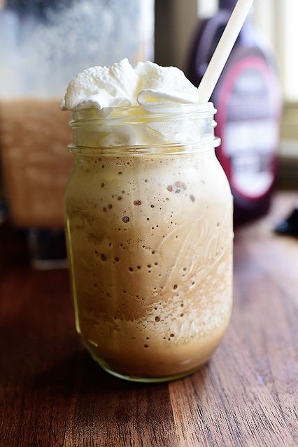 Homemade Frappuccino Homemade Frappuccino, Frappuccino Recipe, Smoothie Drinks, Album Design, Frappe, Coffee Recipes, Copycat Recipes, A Drink, Yummy Drinks