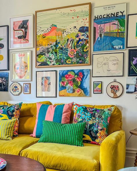 Catherine Nice | Cosy Sunday vibes from Folkestone 💛. I hope your weekend has been just as lovely and the day is greeting you with sunshine. Here’s a peek… | Instagram White Lounge With Pops Of Colour, Cosy Home Decor Living Room, Room Decor Ideas Colorful, Colourful Living Room Ideas, Art In Living Room, Colorful Living Room Decor, Artsy Home, Art Gallery Home, Home Decor Colour