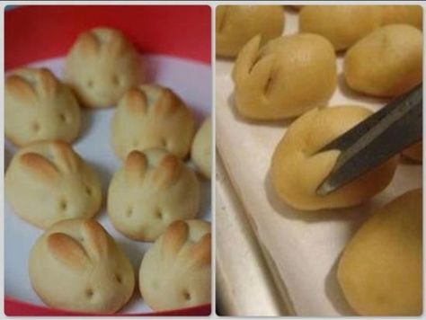 EASTER Bunny Dinner Rolls (Pic only.):  Thaw FROZEN DINNER ROLL DOUGH. Roll ea into an oval. See pic. Snip bunny's ears with scissors.  Use a toothpick to poke holes for eyes & nose. Opt: Brush bunnies with an egg wash (1 egg & 1T water). Bake according to pkg directions. Serve warm. Cool leftovers completely. Freeze in ziploc freezer bags. Easter Bunny Rolls, Bunny Rolls, Bunny Bread, Läcker Mat, Deilig Mat, Easter Dinner, Easter Treats, Dinner Rolls, Bread Dough