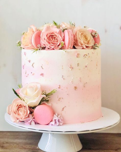 Peach Colored Cake Ideas, Pink Ombre Cake With Flowers, Cake Designs With Cupcakes, Pink Floral Cake Birthday, Pink Sweet 16 Cake, Pink Cake With Flowers, Pink Baptism Cake, Pink Cake Ideas, Light Pink Cake